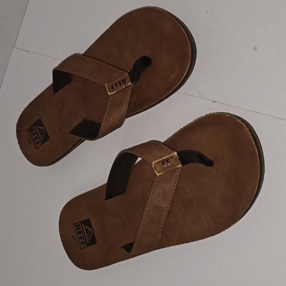 Reef boys leather flip flops Size 4/5 - Picture 2 of 14